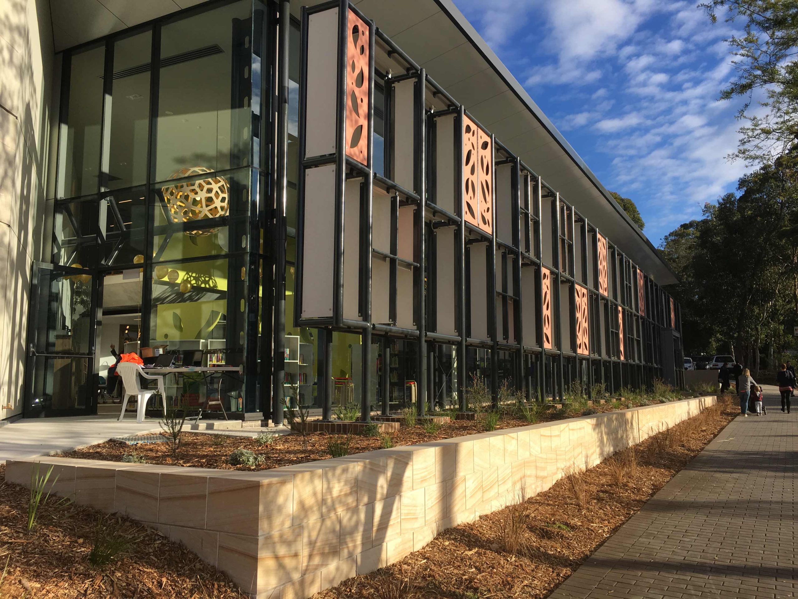 Glen Street Library, exterior